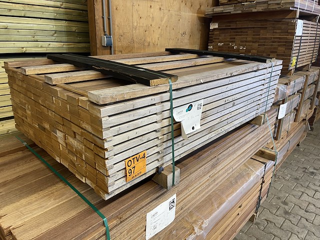 Ca. 134x guyana teak planken geschaafd, 27x70mm, lengte 155cm - afbeelding 4 van  4