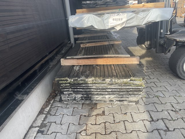 Ca. 135x douglas design- triple- deens profiel zwart gecoat, 22x142mm, lengte 400cm - afbeelding 1 van  3