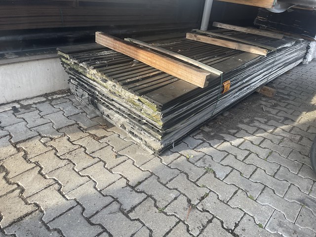 Ca. 135x douglas design- triple- deens profiel zwart gecoat, 22x142mm, lengte 400cm - afbeelding 2 van  3