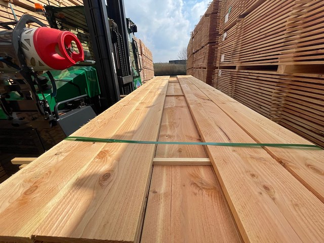 Ca. 135x douglas planken fijnbezaagd, 22x200mm, lengte 300cm - afbeelding 1 van  4