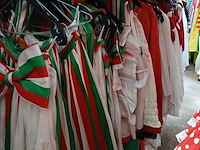 Ca. 135x italiaanse en hongaarse outfits - afbeelding 1 van  12