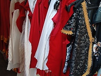 Ca. 135x italiaanse en hongaarse outfits - afbeelding 5 van  12