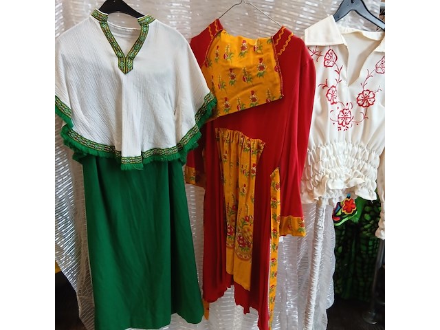 Ca. 135x italiaanse en hongaarse outfits - afbeelding 6 van  12