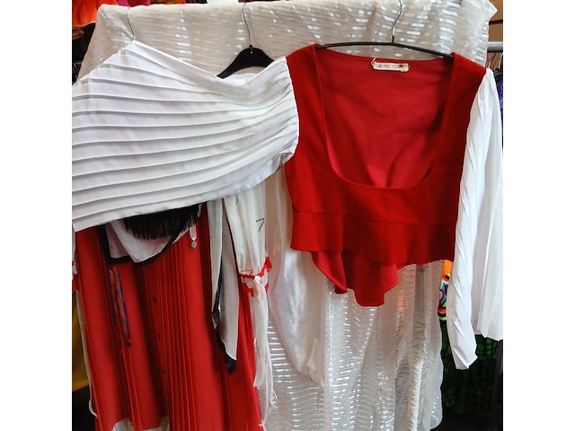 Ca. 135x italiaanse en hongaarse outfits - afbeelding 12 van  12