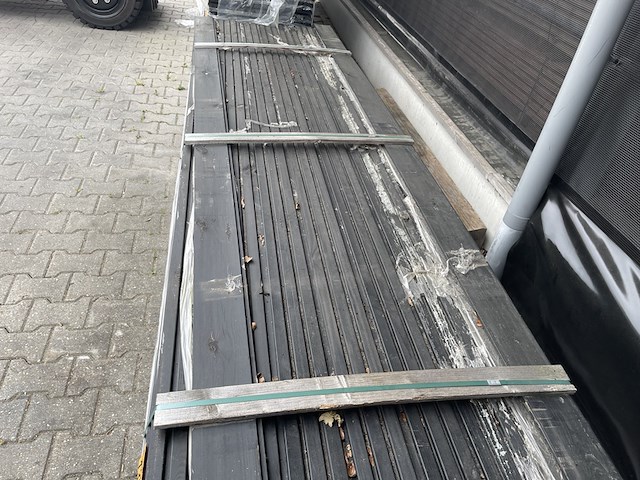 Ca. 135x vuren design profiel zwart gecoat, 22x142mm, lengte 360cm - afbeelding 1 van  3