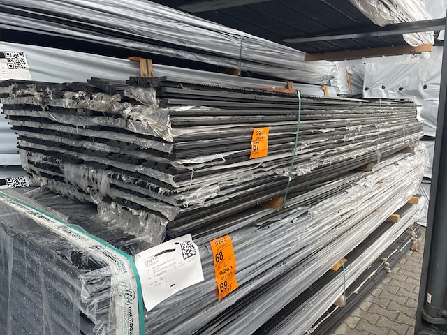 Ca. 135x vuren design profiel zwart gecoat, 22x142mm, lengte 360cm - afbeelding 2 van  3