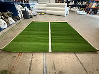Ca. 13,6m2 kunstgras, 30 mm hoog, groen, wit - afbeelding 1 van  2