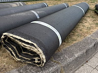 Ca. 13,6m2 kunstgras, 30 mm hoog, groen, wit - afbeelding 2 van  2