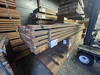 Ca. 137x guyana teak planken geschaafd, 21x90mm, lengte 15/455cm, 35/485cm, 13/515cm, 17/545cm, 57/575cm - afbeelding 2 van  4