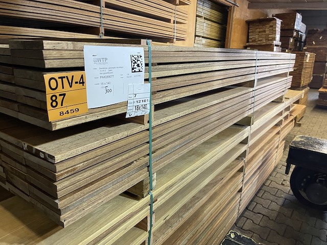 Ca. 138x guyana teak country grade planken geschaafd, 18x140mm, lengte 300cm - afbeelding 2 van  3