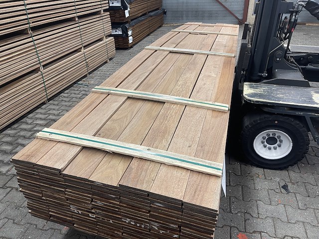 Ca. 138x guyana teak planken geschaafd , 16x140mm, lengte 450cm - afbeelding 1 van  3