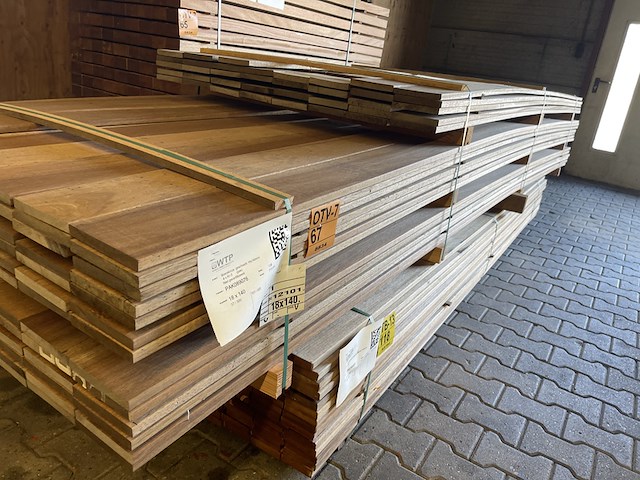 Ca. 138x guyana teak planken geschaafd, 18x140mm, lengte 37/300cm, 101/400cm - afbeelding 2 van  3