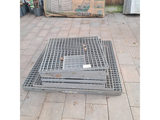 Ca. 13x afdekrooster - afbeelding 1 van  6