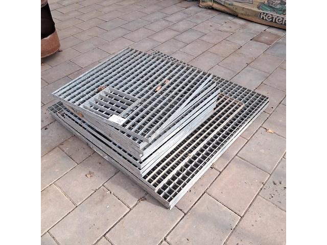 Ca. 13x afdekrooster - afbeelding 2 van  6