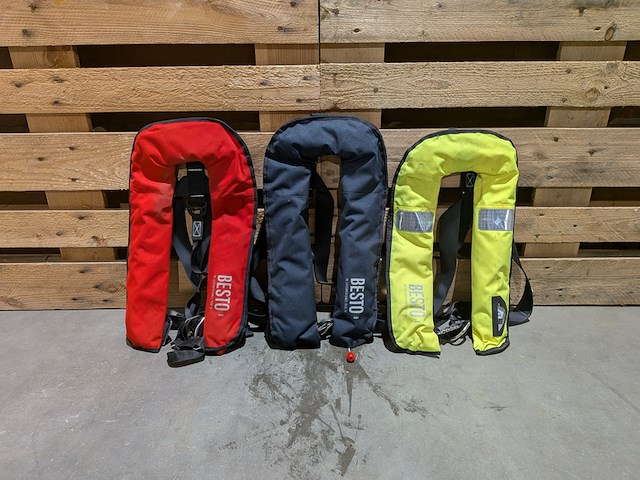 Ca. 13x automatisch reddingsvest, besto, 300n, navy, rood & geel - afbeelding 1 van  13