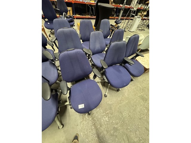 Ca. 13x bureaustoel rh, logic 300, blauw, met armleggers - afbeelding 2 van  12