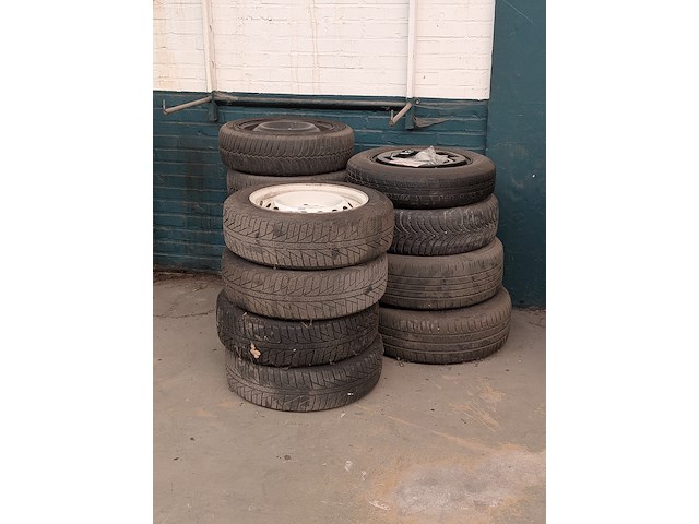 Ca. 13x diverse autoband op velg - afbeelding 1 van  24