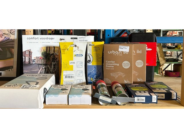 Ca. 13x fiets accessoires en onderhoud w.o. fietszitje, w.o. urban iki, bobike - afbeelding 1 van  9