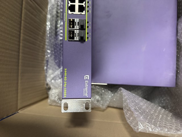 Ca. 13x gigabit poe+ edge switch met 10g-uplinks, extreme networks summit, x440-g2-24p/48p-10ge4, paars, 2015-2016 - afbeelding 3 van  5