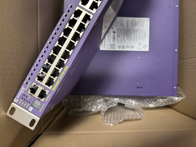 Ca. 13x gigabit poe switch met 10g-uplinks, extreme networks summit, x440-24p-10g / x440-48p-g10 / x440-48p, paars, 2011-2012 - afbeelding 8 van  10