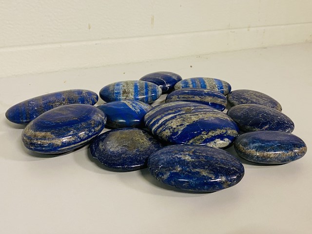 Ca. 13x lapis lazuli gepolijste stukken - afbeelding 1 van  3
