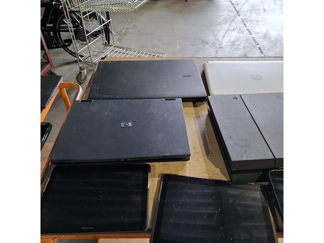 Ca. 13x laptop en 3x tablet, o.a. samsung, hp, acer - afbeelding 41 van  50