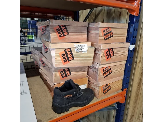 Ca. 13x paar schoenen, badboys, lage zwarte en hoge bruine, zwart - afbeelding 1 van  5