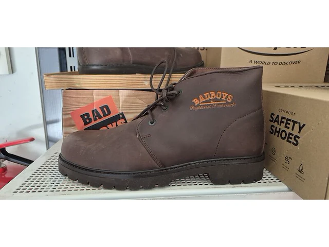 Ca. 13x paar schoenen, badboys, lage zwarte en hoge bruine, zwart - afbeelding 3 van  5