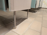 Ca. 14 meter kleedruimte-module — 13x kleedkamer - afbeelding 2 van  13