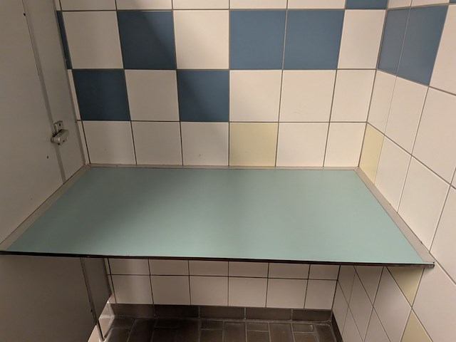 Ca. 14 meter kleedruimte-module — 13x kleedkamer - afbeelding 5 van  13