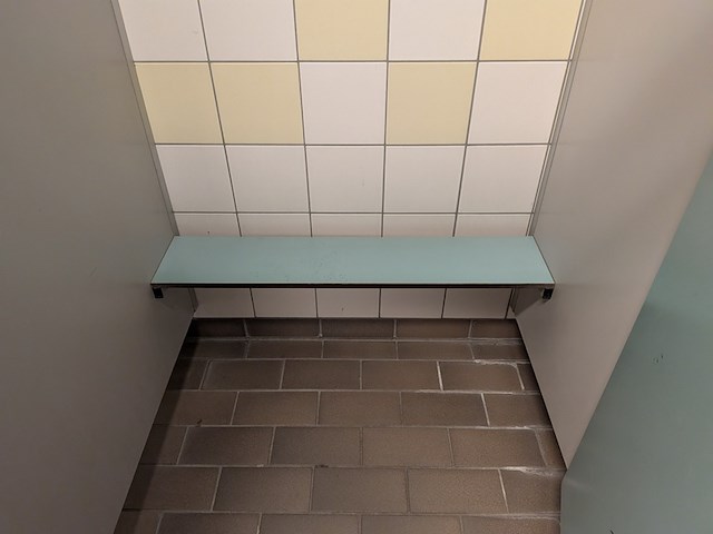 Ca. 14 meter kleedruimte-module — 13x kleedkamer - afbeelding 7 van  13