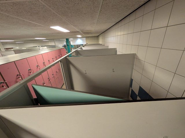 Ca. 14 meter kleedruimte-module — 13x kleedkamer - afbeelding 13 van  13