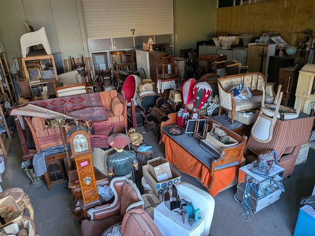 Ca. 140m2 kunst, antiek & vintage in opslag - afbeelding 1 van  96