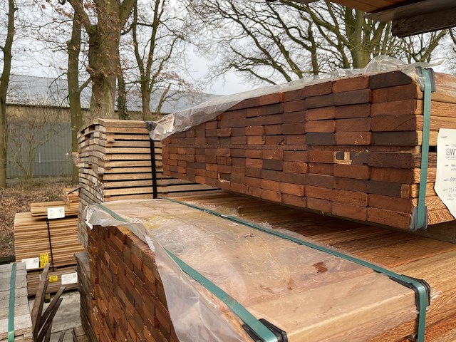 Ca. 140x angelim pedra planken geschaafd, 21x70mm, lengte 155cm - afbeelding 3 van  3