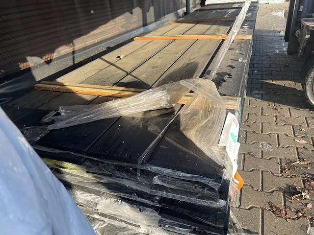 Ca. 140x douglas veer en groef zwart gecoat, 18x190mm, lengte 500cm - afbeelding 1 van  3