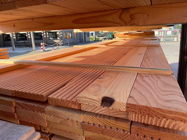 Ca. 140x douglas vlonderplanken, 25x140mm, lengte 400cm - afbeelding 1 van  3