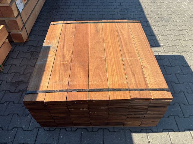 Ca. 140x guyana teak planken geschaafd, 21x145mm, lengte 105cm - afbeelding 1 van  3