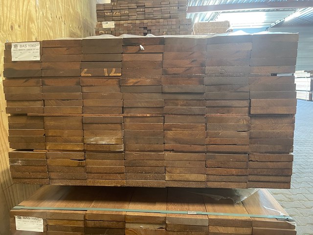 Ca. 140x guyana teak planken geschaafd, 25x145mm, lengte 100cm - afbeelding 3 van  3