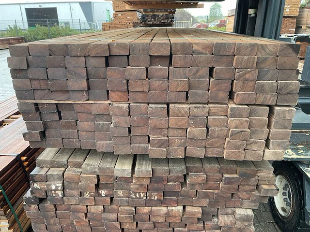 Ca. 140x hardhouten onderliggers geschaafd, 40x70mm, lengte 335cm - afbeelding 3 van  3