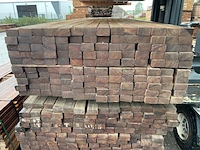 Ca. 140x hardhouten onderliggers geschaafd, 40x70mm, lengte 335cm - afbeelding 3 van  3