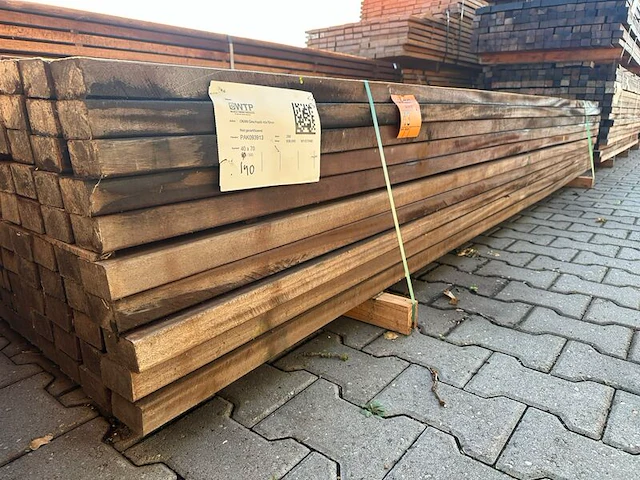 Ca. 140x hardhouten onderliggers geschaafd, 40x70mm, lengte 335cm - afbeelding 2 van  3