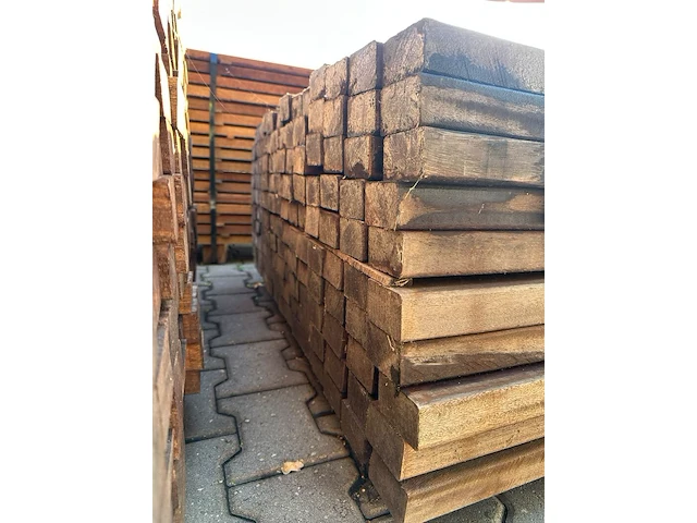 Ca. 140x hardhouten onderliggers geschaafd, 40x70mm, lengte 335cm - afbeelding 3 van  3