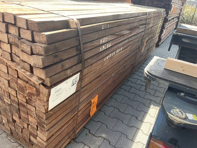 Ca. 140x hardhouten regels geschaafd, 40x70mm, lengte 305cm - afbeelding 2 van  3