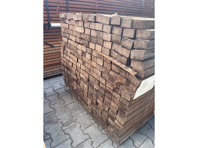 Ca. 140x hardhouten regels geschaafd, 40x70mm, lengte 305cm - afbeelding 3 van  3