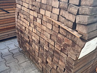 Ca. 140x hardhouten regels geschaafd, 40x70mm, lengte 305cm - afbeelding 3 van  3
