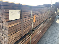 Ca. 140x hardhouten regels geschaafd, 40x70mm, lengte 335cm - afbeelding 2 van  3