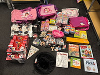 Ca. 140x speelgoed, playmobil, l.o.l. etc. - afbeelding 1 van  5