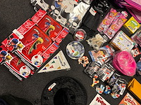 Ca. 140x speelgoed, playmobil, l.o.l. etc. - afbeelding 3 van  5