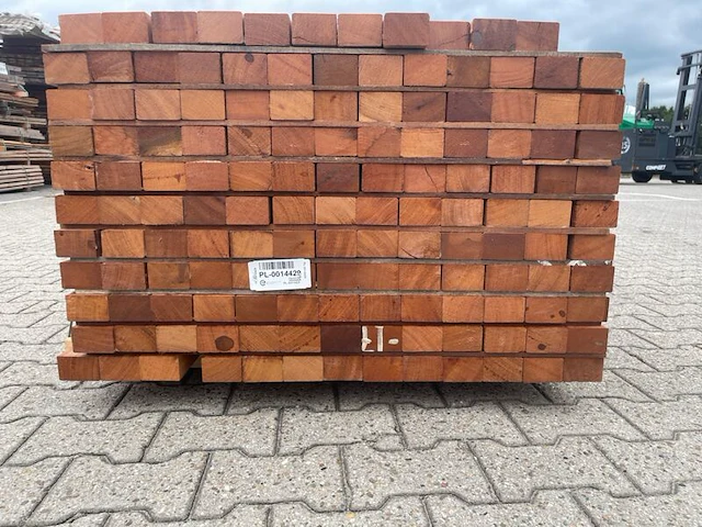 Ca. 141x angelim pedra onderliggers geschaafd, 45x68mm, lengte 150cm - afbeelding 2 van  3