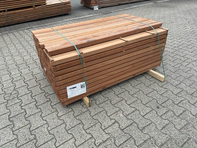 Ca. 141x angelim pedra onderliggers geschaafd, 45x68mm, lengte 150cm - afbeelding 3 van  3